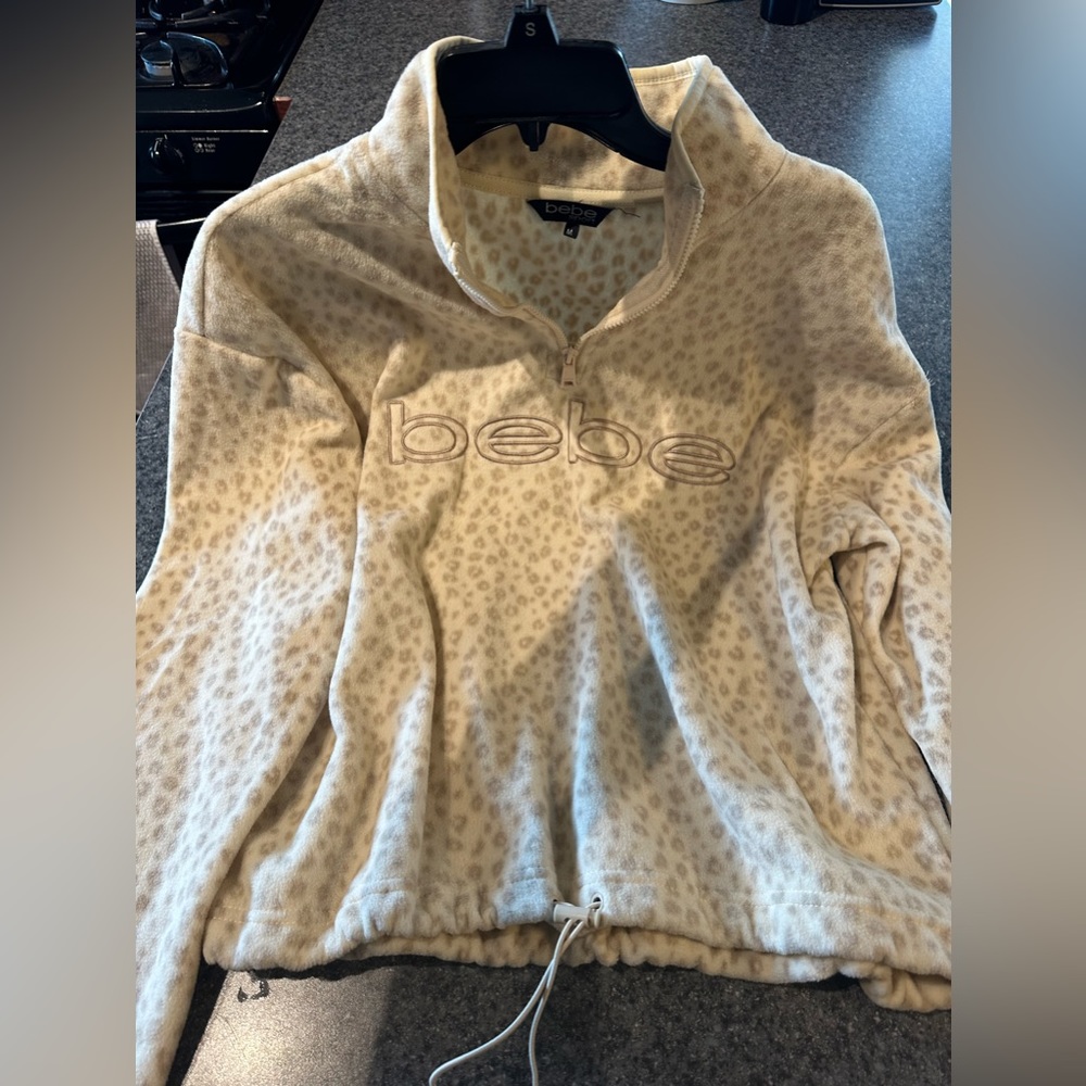 Bebe sport leopard pull over